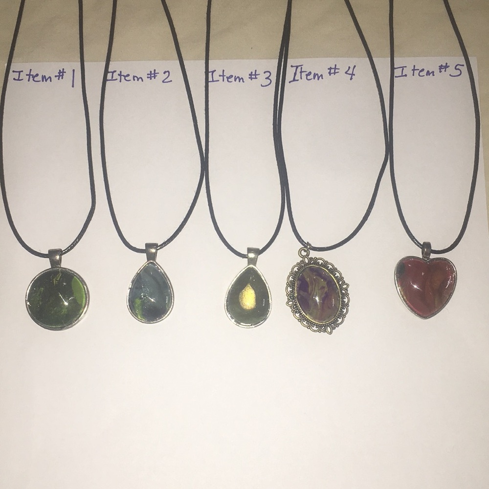 Necklace with Dutch pour art for the coloring.